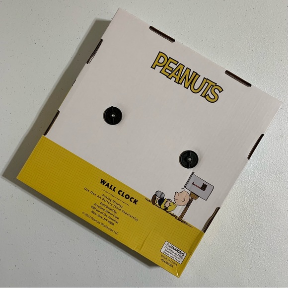 Peanuts Snoopy Flying Ace Analog Wall Clock-New in Box - Picture 4 of 5